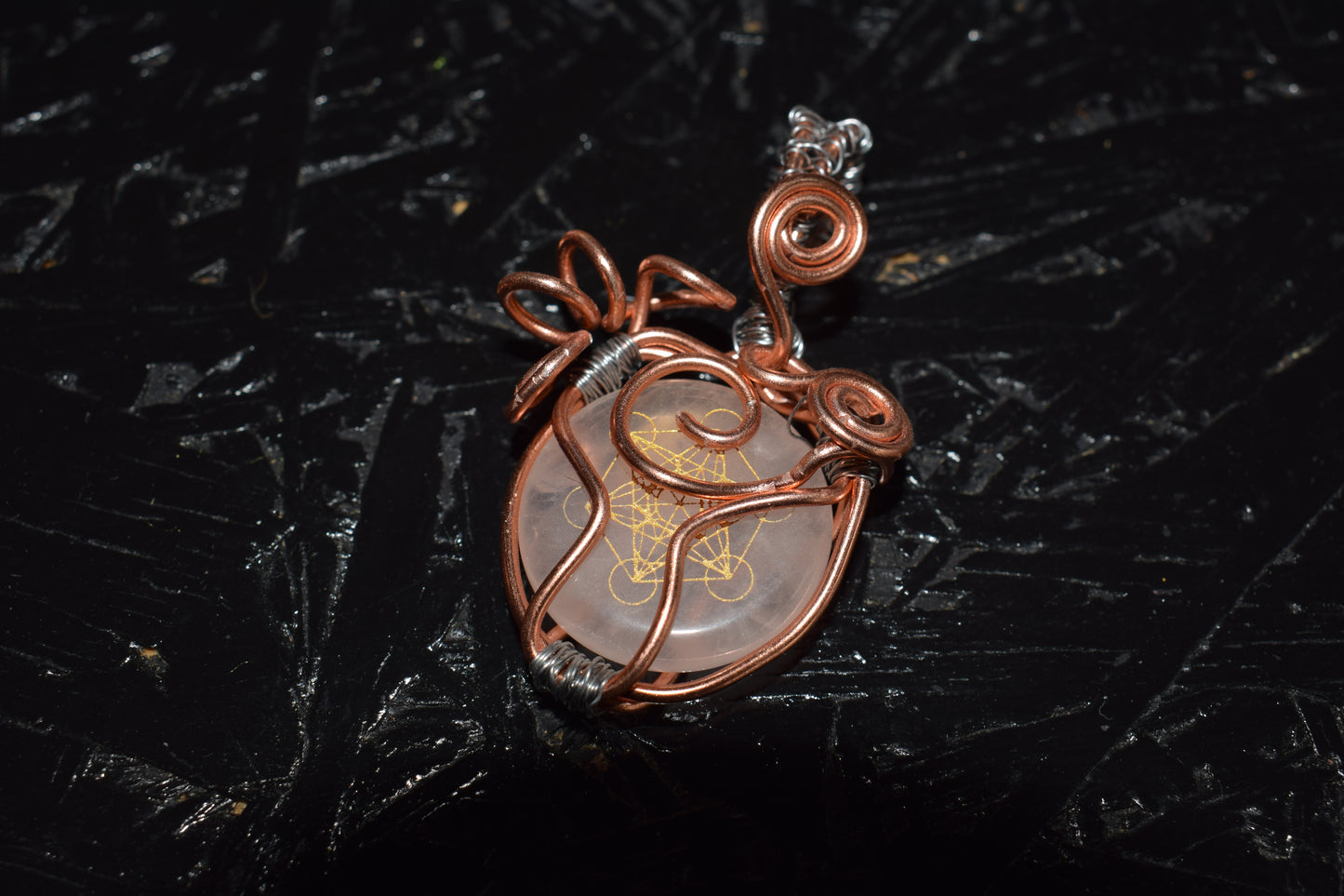 Pendentif quartz rose fil de cuivre & cube de métatron