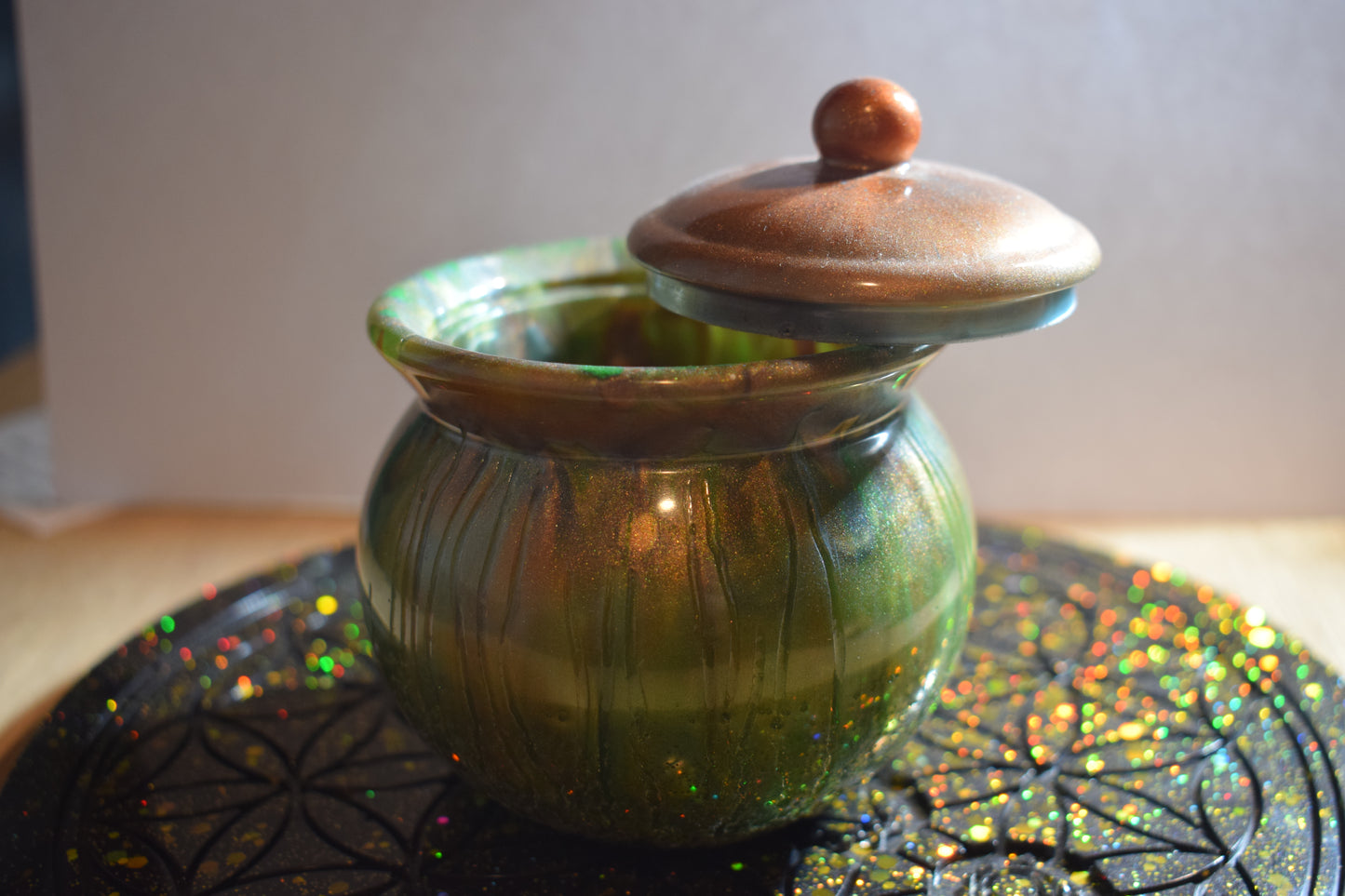 Petite Boîte Ronde Pailletée finition verte & marron