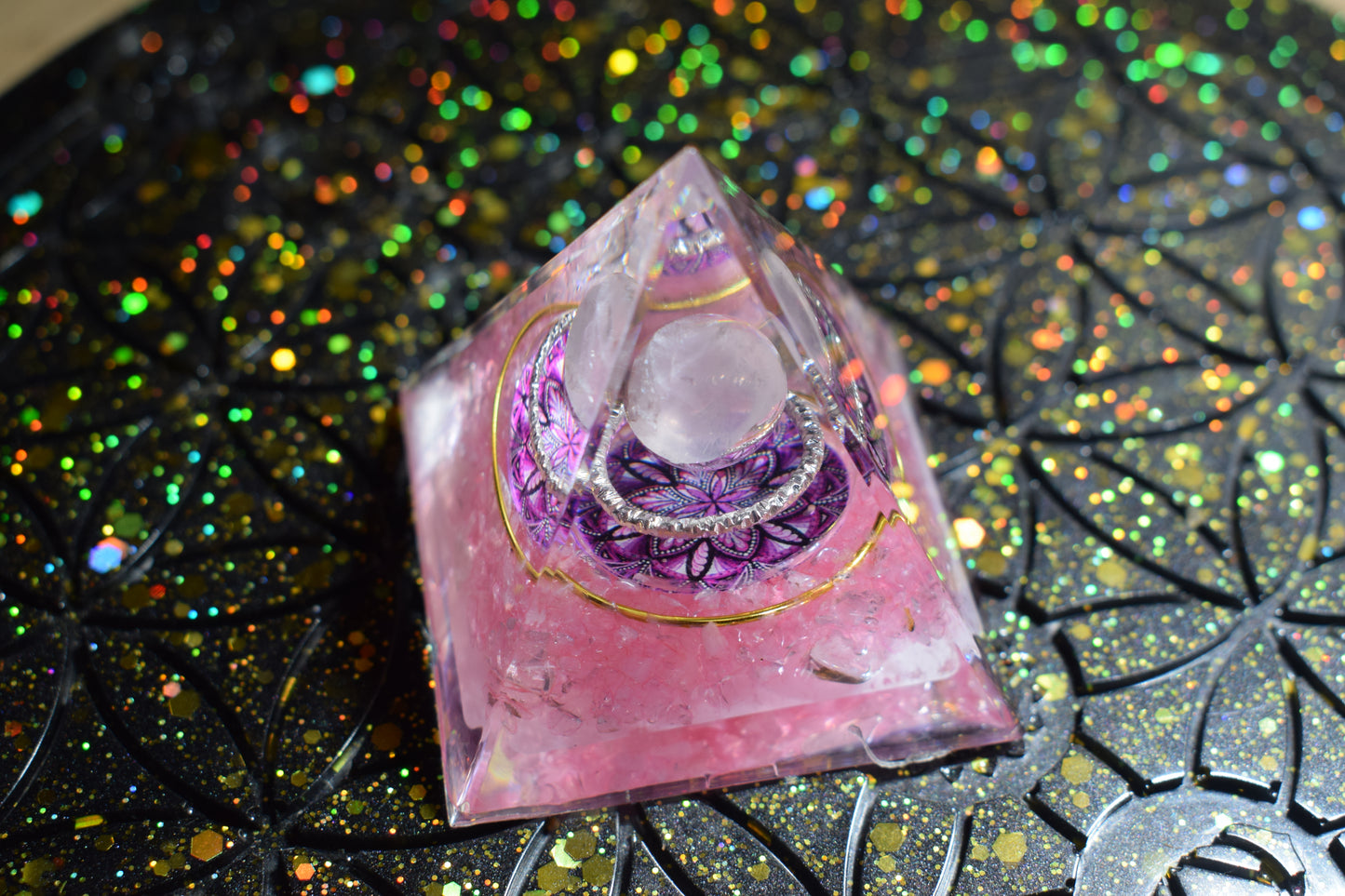 Petite Orgonite avec boule de quartz rose spirale de vie