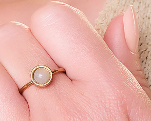 Bague Essentiana en Acier Inoxydable avec Quartz Rose – Qualité AB