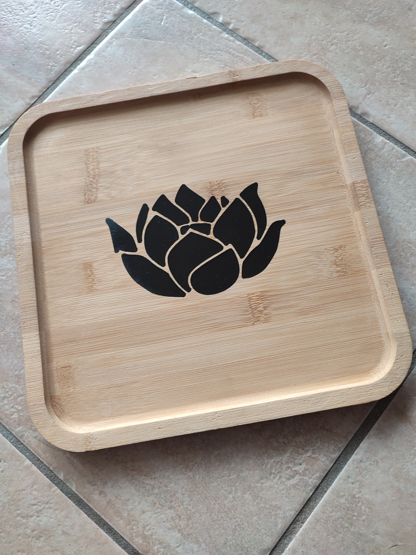 Plateau en bambou fleur de lotus résine époxy noir