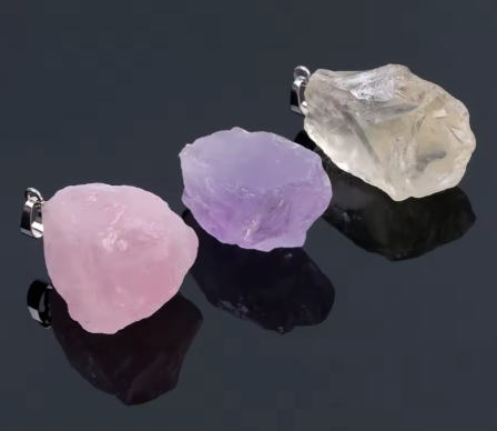 Pendentifs pierres brûtes