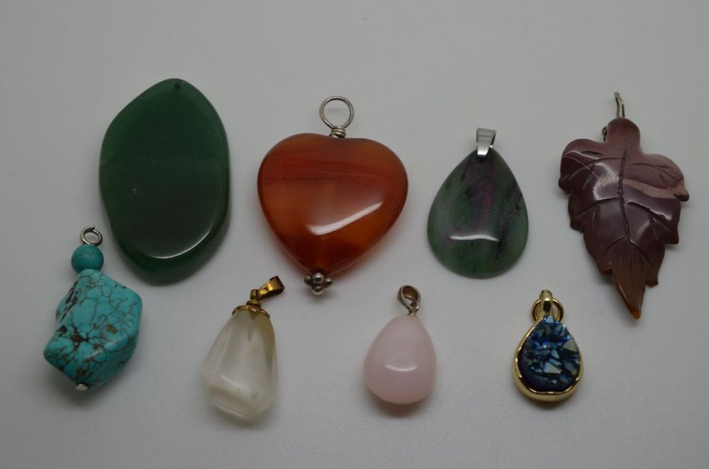 Pendentifs pierres polies