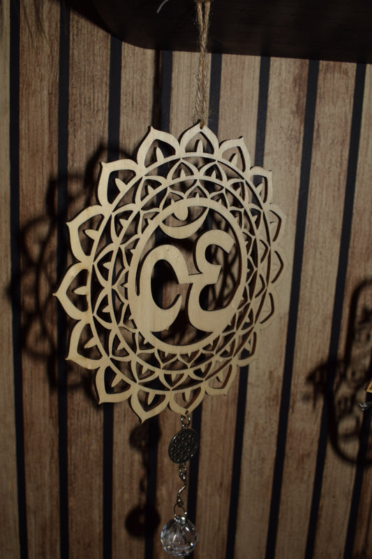 Attrape soleil avec symbole Om en bois