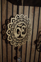 Attrape soleil avec symbole Om en bois