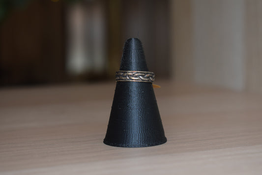 Bague artisanale en argent avec motif de martelage