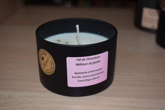 Bougie parfumée hé de géranium mélisse du jardin naturelle