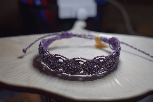 Bracelet en macramé violet argenté