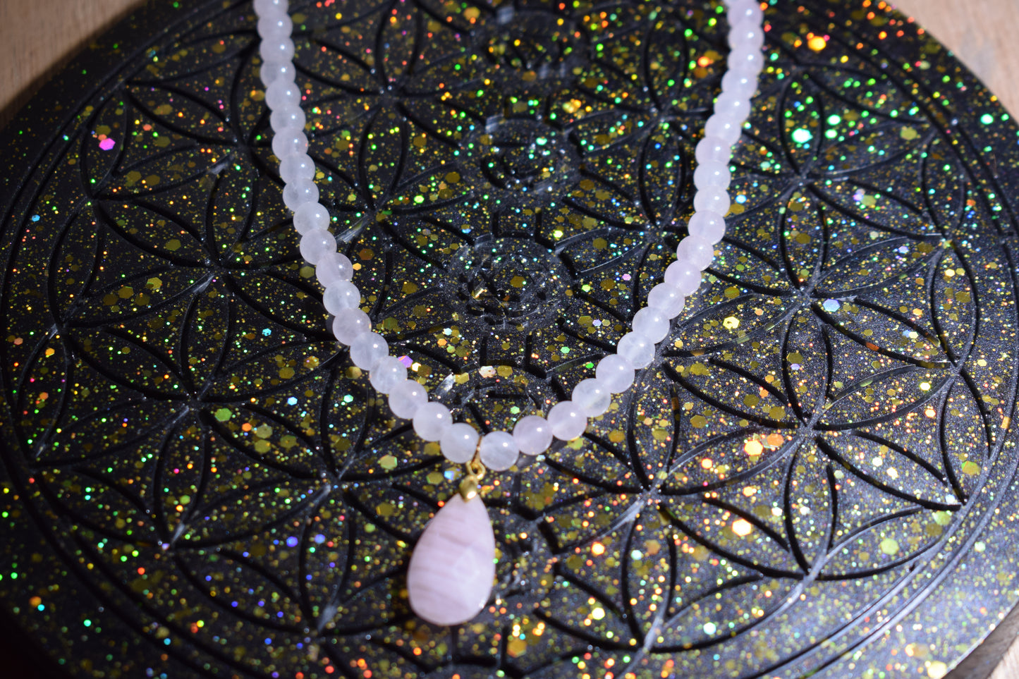 Collier de Quartz Rose – Perles & Goutte