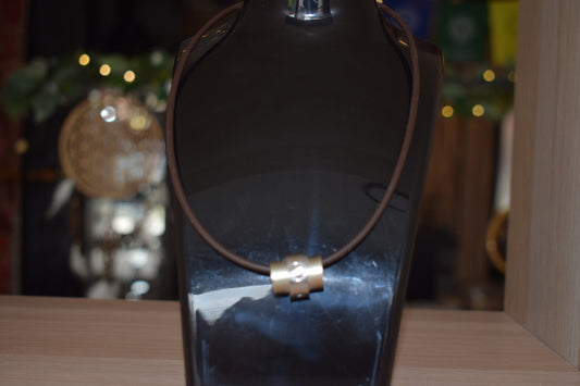 Collier ras du cou pendentif cylindrique acier inoxydable
