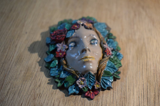 Fée avec fleurs en résine époxy