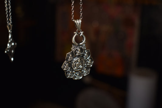 Pendentif amulette de protection en acier inoxydable