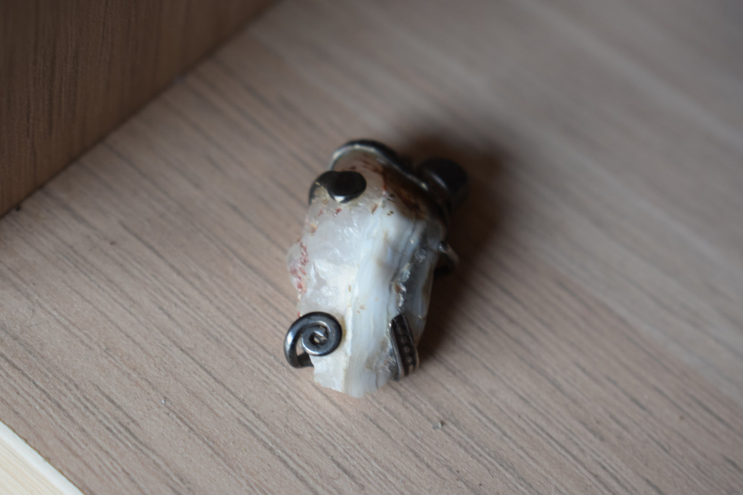 Pendentif argent artisanal avec monture de quartz