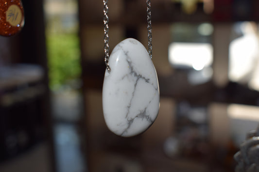 Pendentif en Howlite blanche