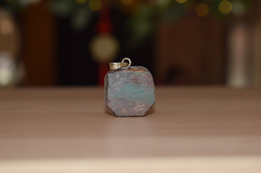 Pendentif en argent orné d'une émeraude brute afghanistan 25mm