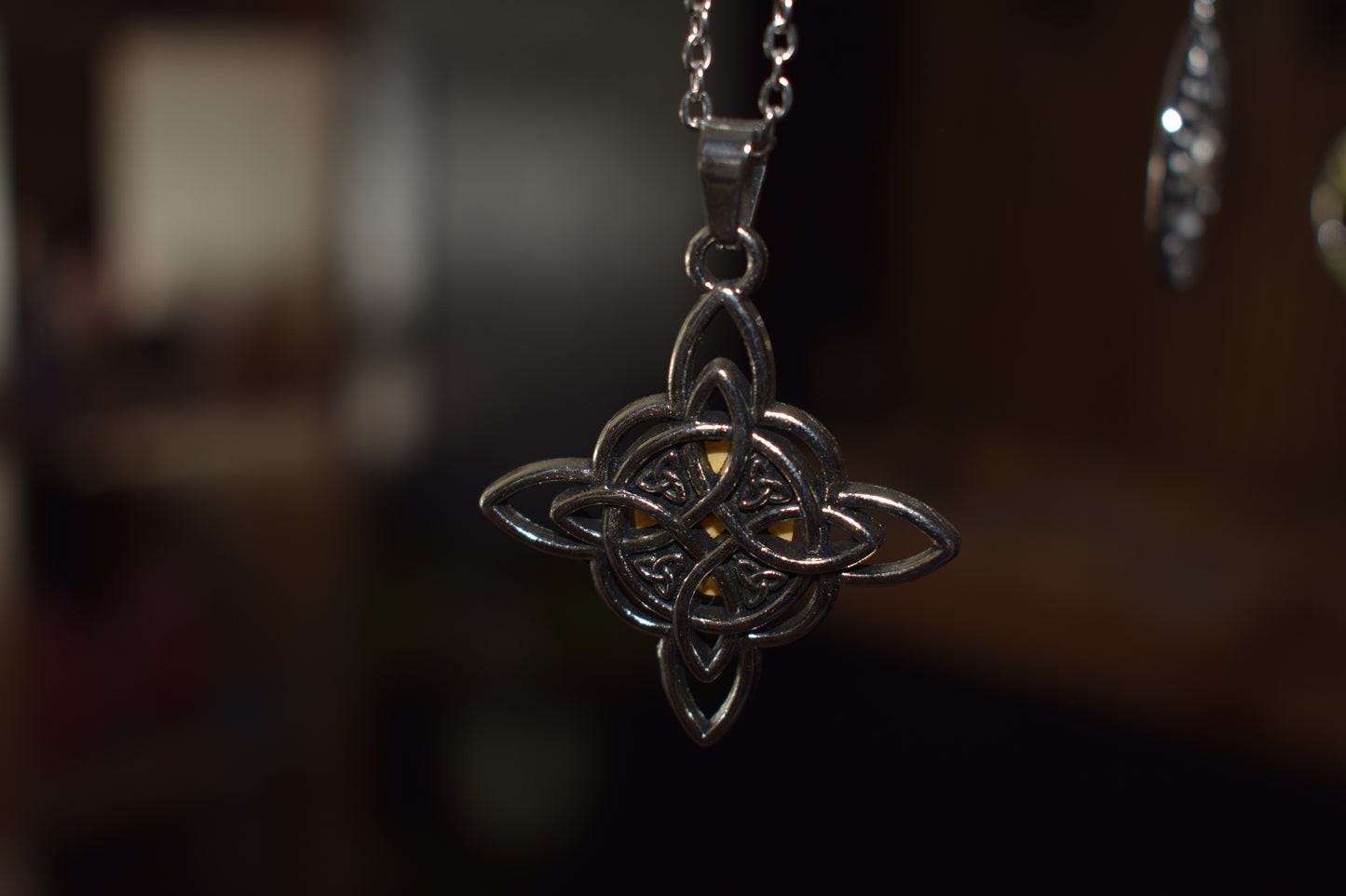 Pendentif noeud de sorcière en acier inoxydable
