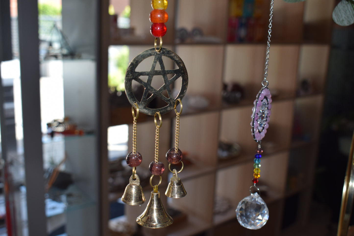 Pentacle avec clochettes et 7 chakras
