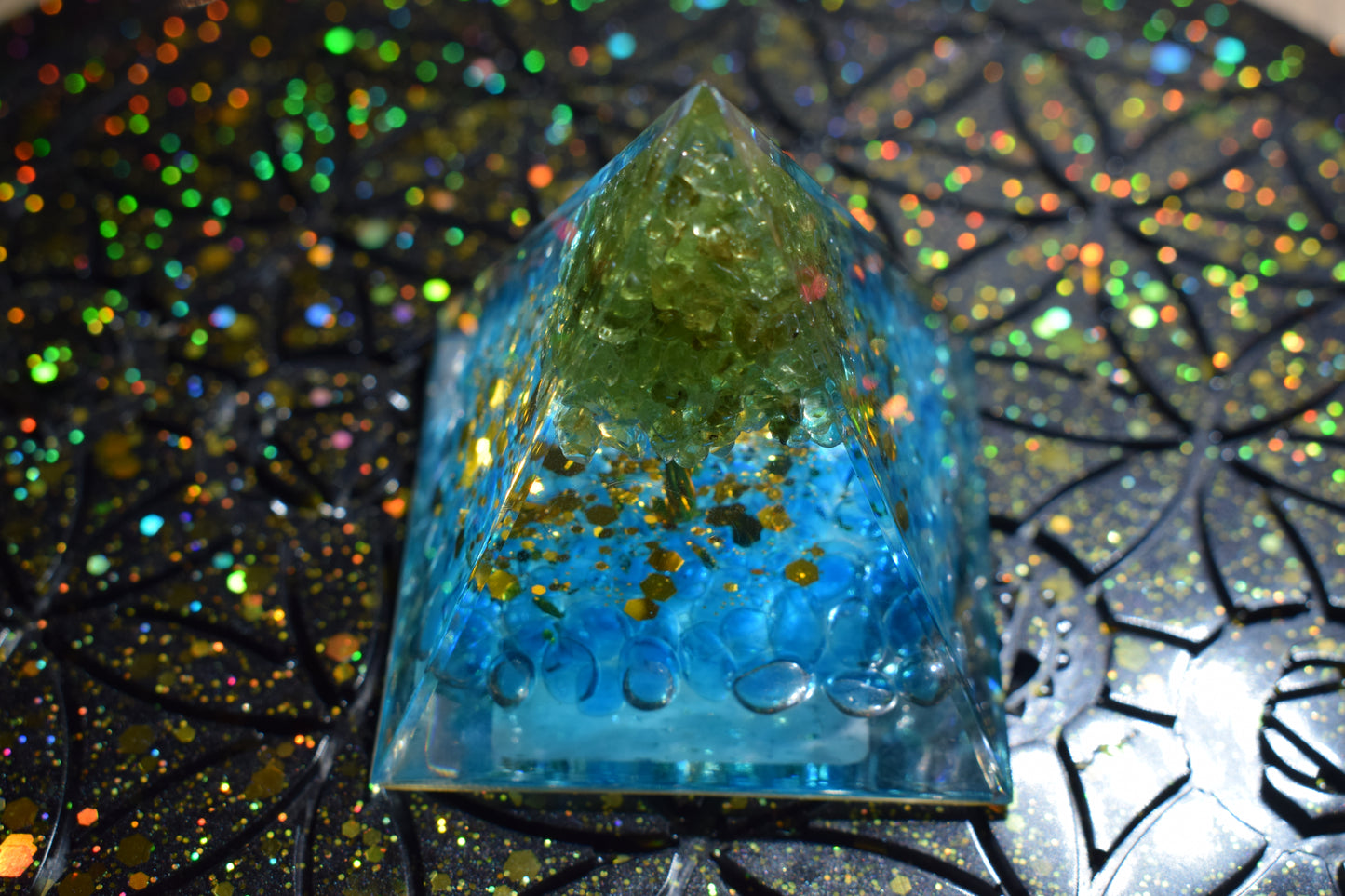 Petite Orgonite de dumortiérite avec arbre