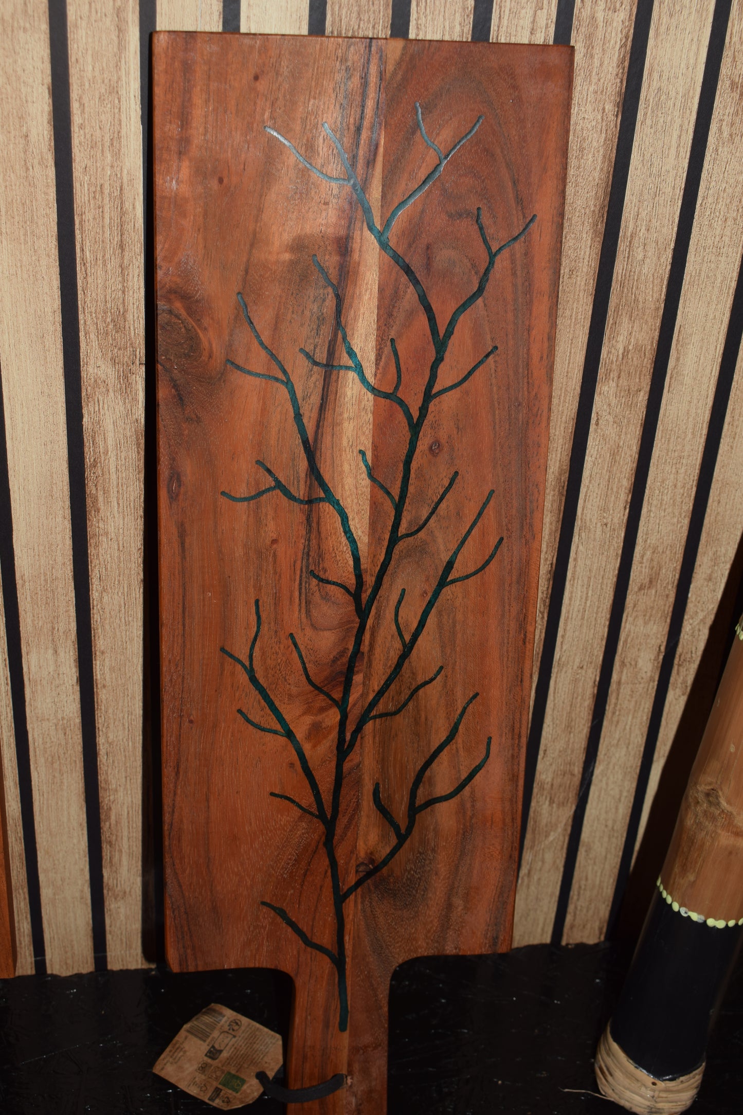 Planche à découper en acacia motif forme d'arbre résine époxy