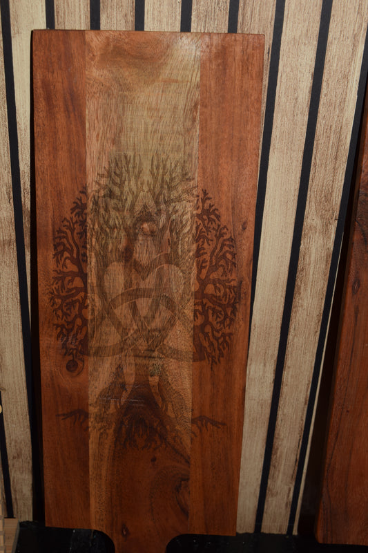 Planche à découper en acacia motif symbole celtique yggdrasil arbre de vie