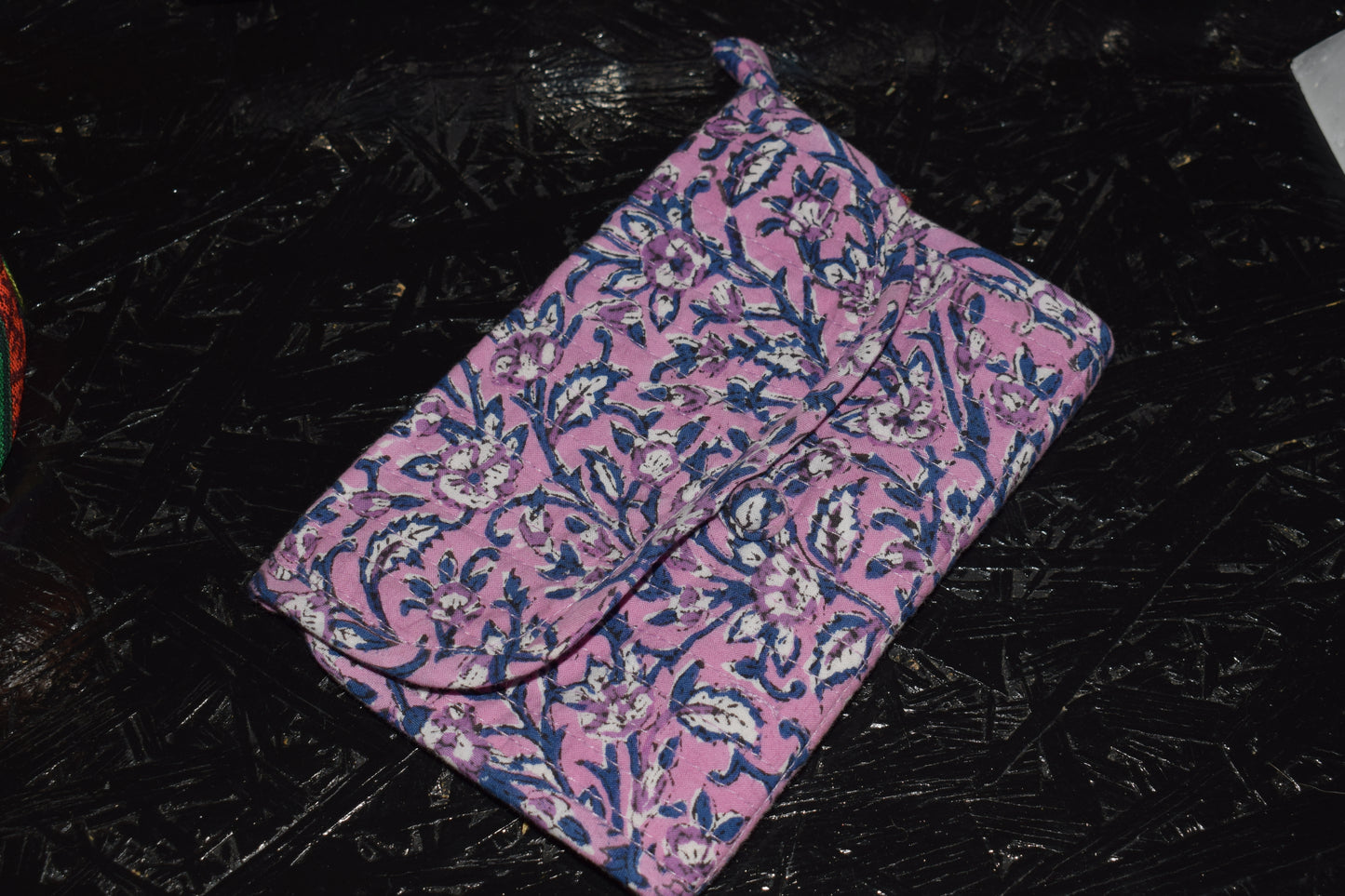 Porte feuille rose avec motif