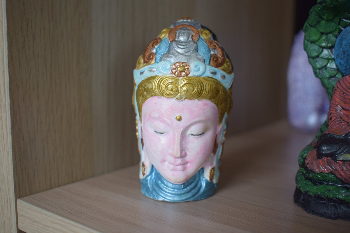 statuette de kwan yin & mahakala